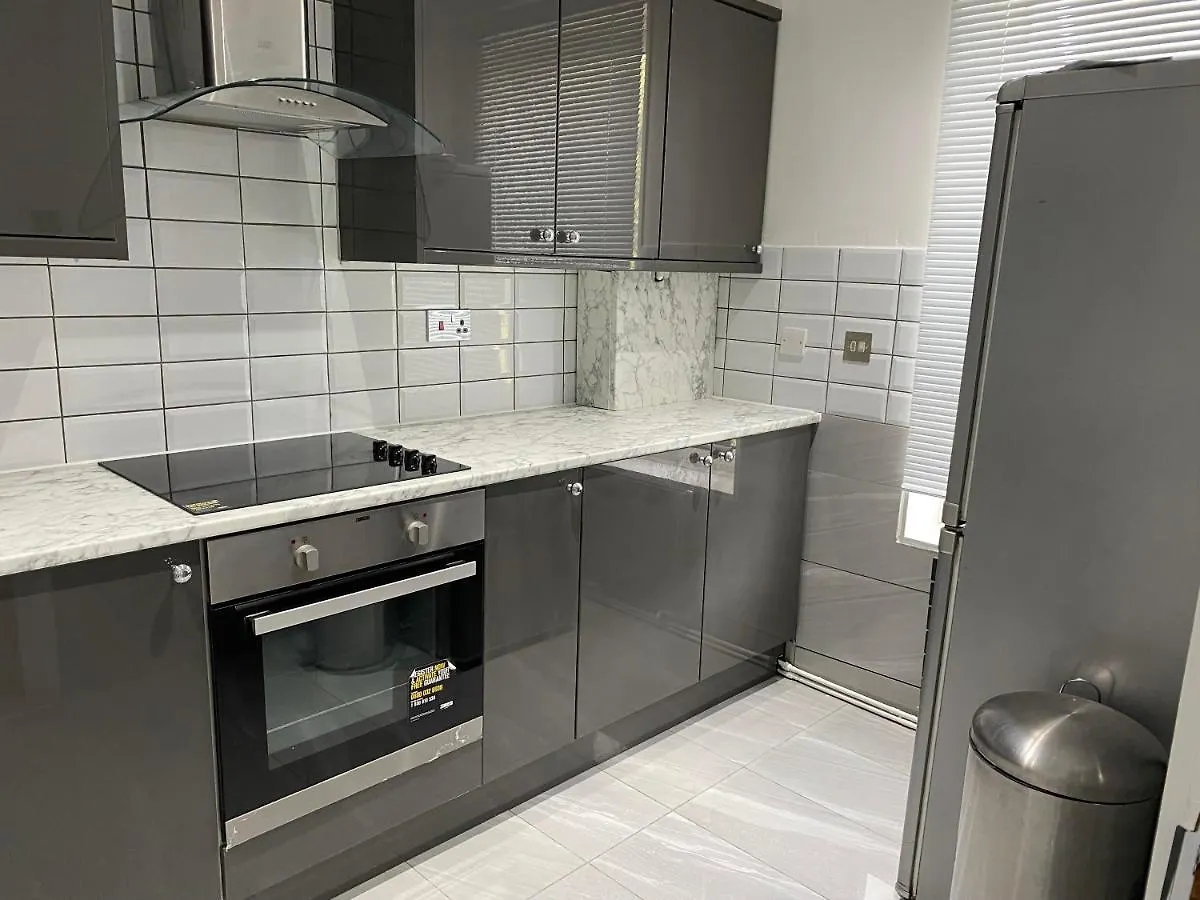 Luxurious 2-Bed Apartment In Woolwich London 0*,